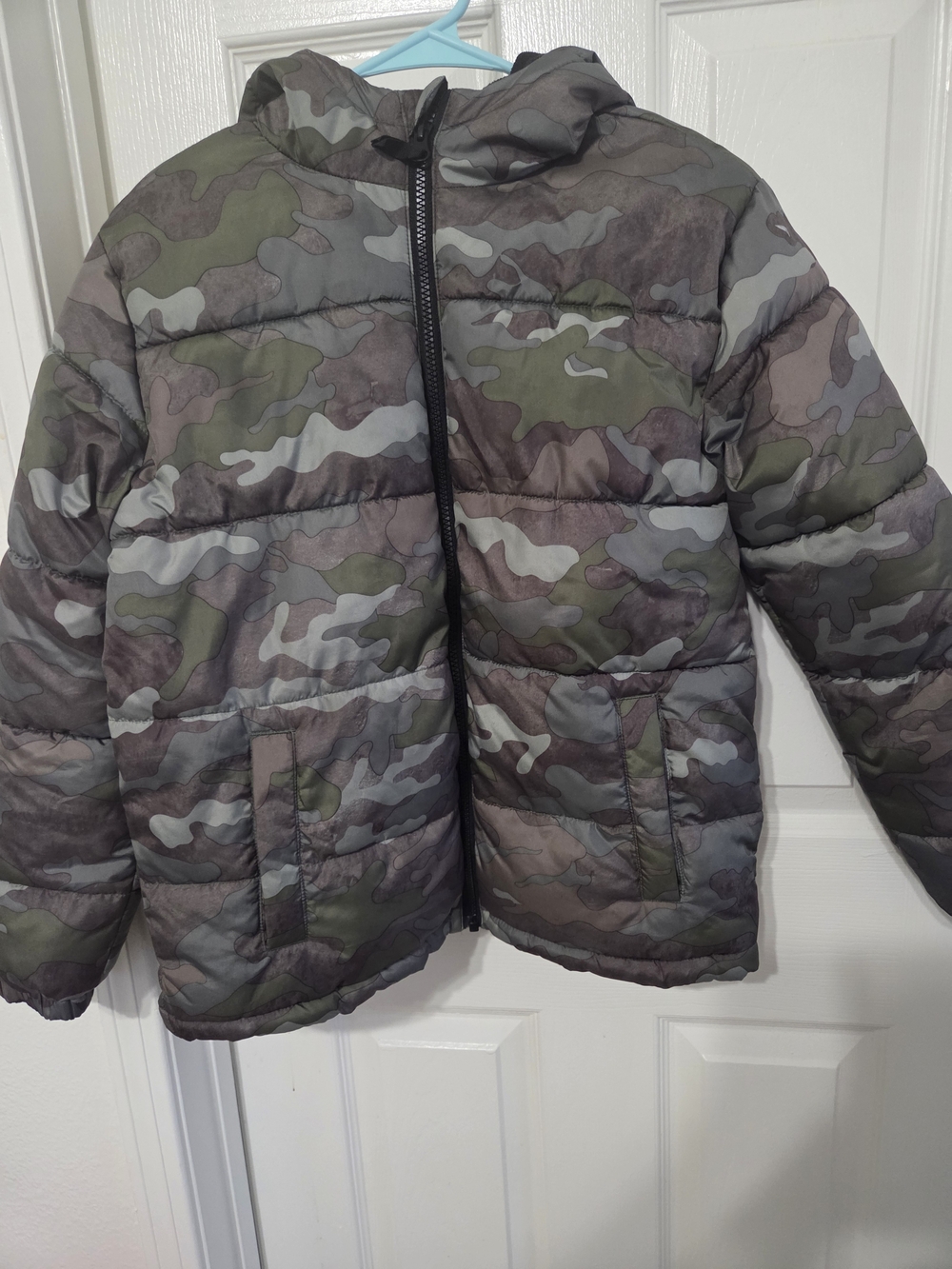 Swiss Tech Boys Hooded Camo Puffer Jacket in Green and Gray Large (10-12)